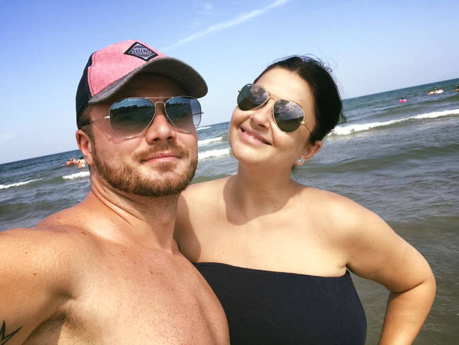 GABRIELA CRISTEA mai are puţin şi va naşte primul ei copil! Cum a fotografiat-o TAVI CLONDA