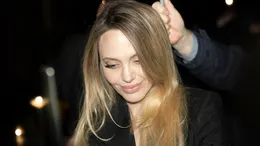 Angelina Jolie revine într-o dramă emoționantă inspirată din propria viață. Când va fi lansat filmul „Couture”