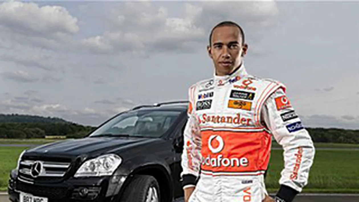VIDEO Masina lui Huidu, preferata maniacilor de viteza! Cel mai rapid sofer din lume, Lewis Hamilton, conduce una exact la fel!