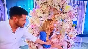 Bianca Drăguşanu, prima apariţie în direct după botezul Sofiei! Vedeta a venit la TV cu fetiţa ei şi cu Victor Slav