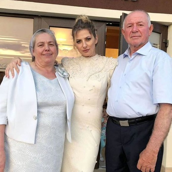 Lidia Buble, ajutată de părinții ei ca să treacă peste despărțirea de Răzvan Simion: “Încă nu am terminat adaptarea”