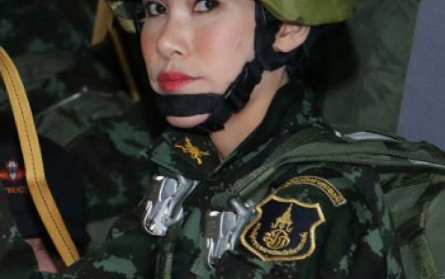 GALERIE FOTO. Imagini cu concubina oficială a regelui al Thailandei, Rama al X-lea