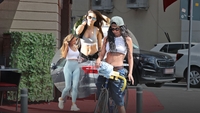 Ultimele imagini hot ale verii cu Antonia, Inna și Bianca Drăgușanu. Sună periculos, trage bluza mai…sus!
