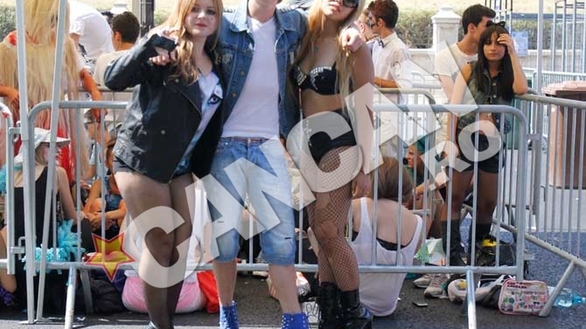 Intalnire de gradul zero intre Lady Gaga si Melissa din Bucuresti! Afla ce au vorbit cele doua in culise si ce a patit diva in momentul in care i-a pus la gat cheia Monster Pit!