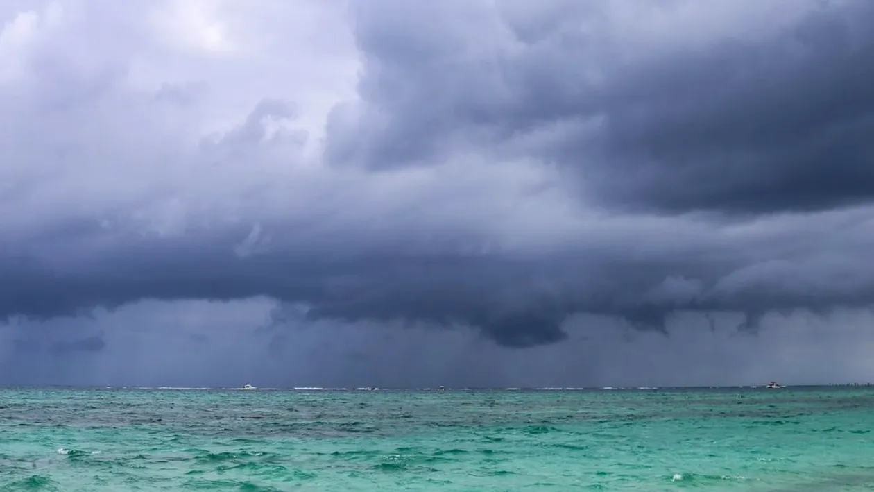 Ciclonul mediteranean „Ianos” ajunge în Grecia! Care sunt zonele afectate