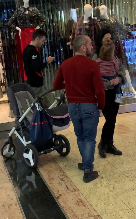 Ionuț Atodiresei, în mall cu soția și fetița