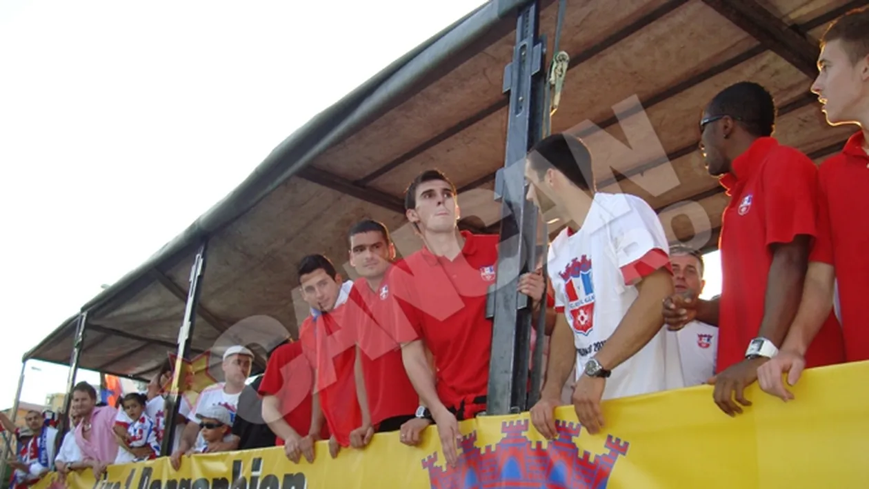 Muzica lautareasca, sampanie si confetti la petrecerea campionilor de la Otelul