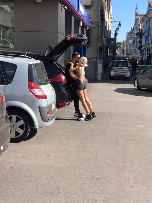 Iasmina, momente tandre cu iubi, în plină stradă