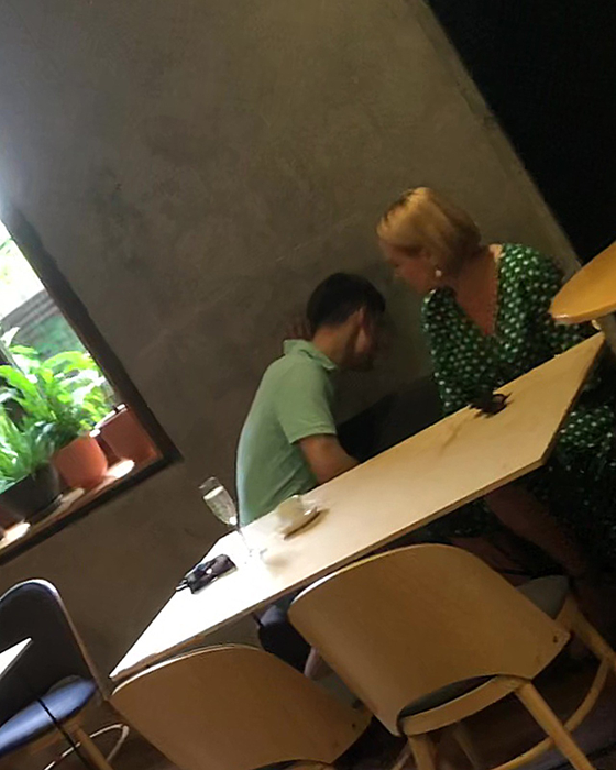Eugen și Andreea, la un pahar de spumant și o cafea