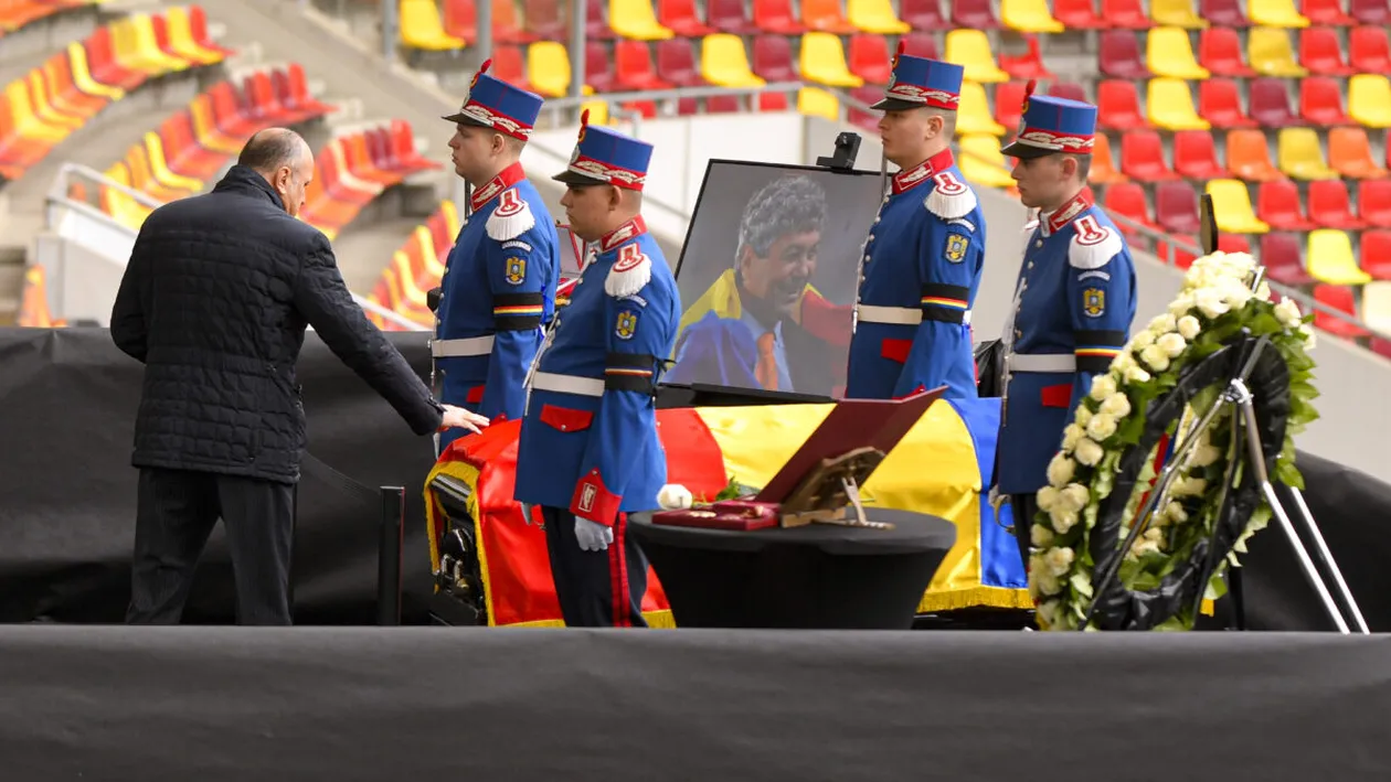 Ce a apărut pe treptele bisericii unde se va ține slujba de înmormântare a lui Mircea Lucescu? Imagini impresionante