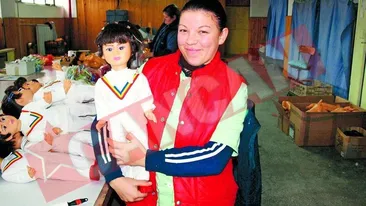 Nadia a pus monopol pe fabrica de papusi