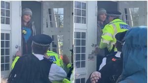 Greta Thunberg, arestată la Londra. Activista suedeză are acum 20 de ani și a fost luată de Poliție direct de la protest