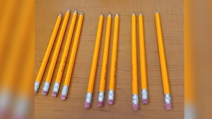 TEST IQ | Mută un singur creion pentru a inversa ordinea 4,3,2,1 în 1,2,3,4! Geniile o fac în 10 secunde