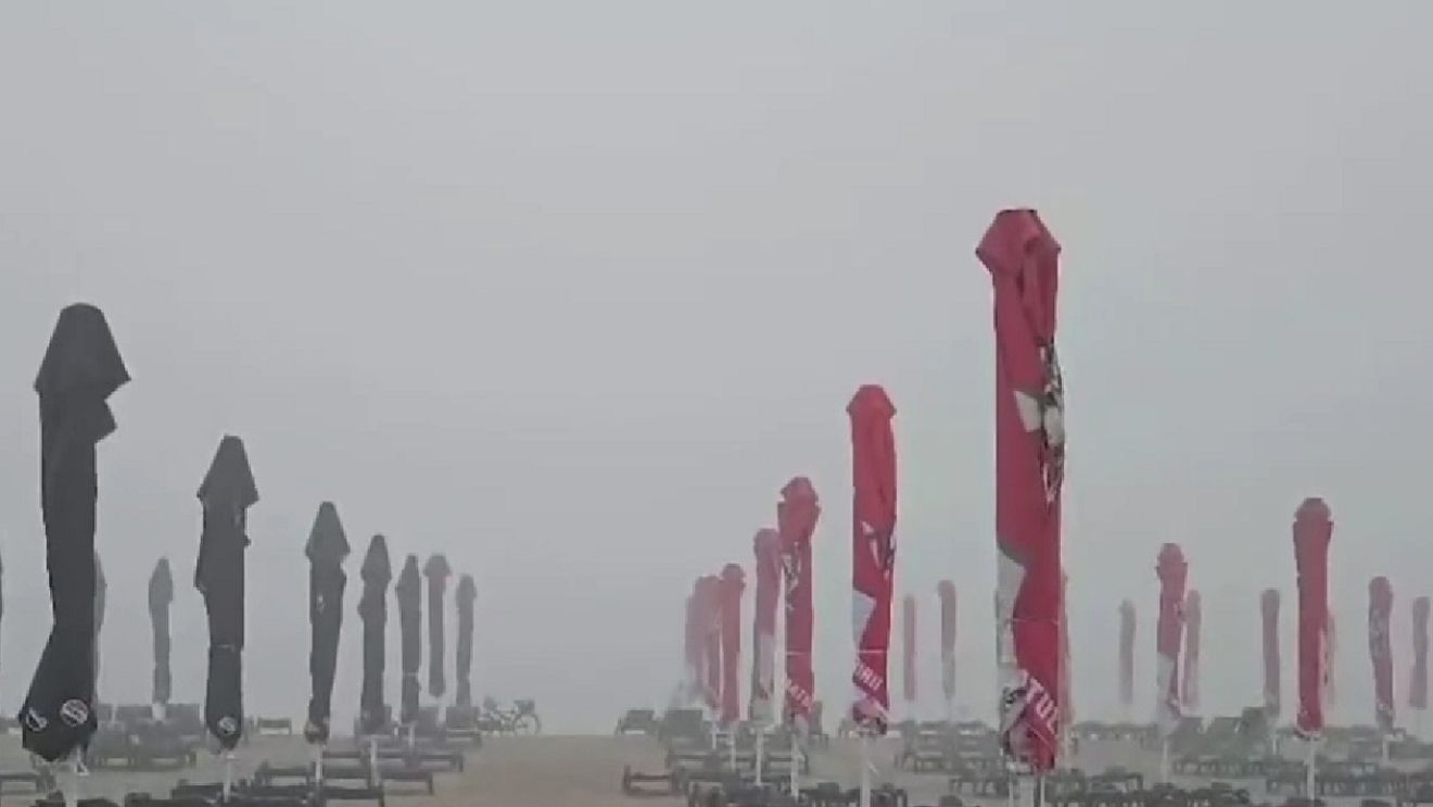 Turiștii de pe litoralul românesc au fost martorii unui fenomen meteo neobișnuit. Ce s-a întâmplat la malul Mării Negre