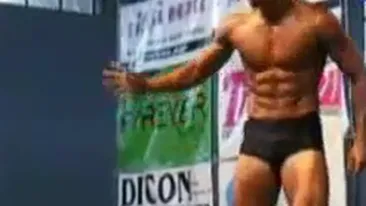 Iron Man Petraiche! Uite cum arata dezbracat omul care a dansat fenomenal la Romanii au talent! Daca apare asa in finala o castiga sigur!