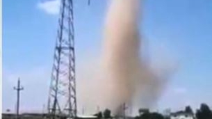 Fenomen meteo rar în România. O tornadă de nisip filmată în Tulcea. VIDEO