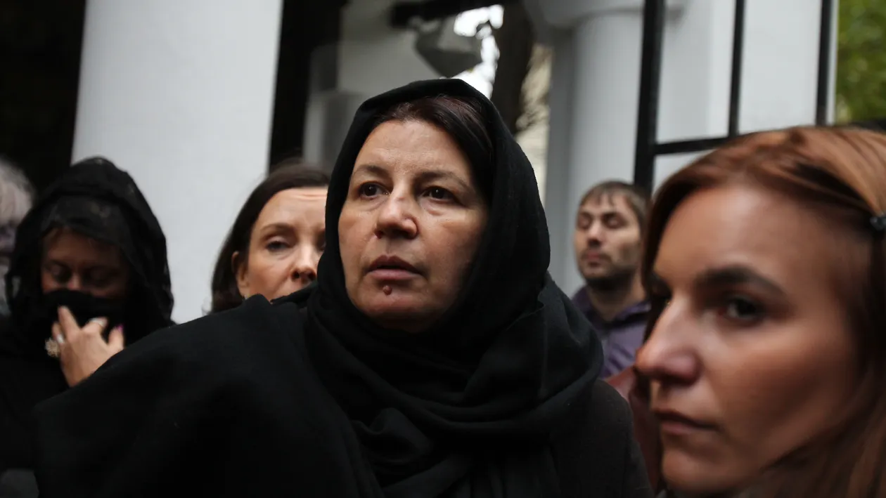 Aproape ca n-o recunosti! Magda Catone si-a vopsit parul si s-a coafat altfel