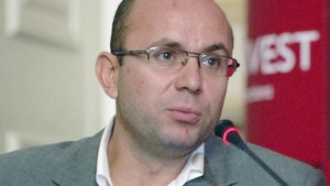 Cozmin Guşă: Liderii partidelor au doar mize personale. Ponta şi Dragnea vor să îşi negocieze soarta