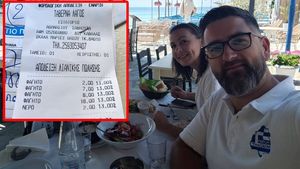 Care sunt prețurile în Grecia în 2026, de fapt? Câți euro au plătit acești doi români, pentru un prânz în Thassos