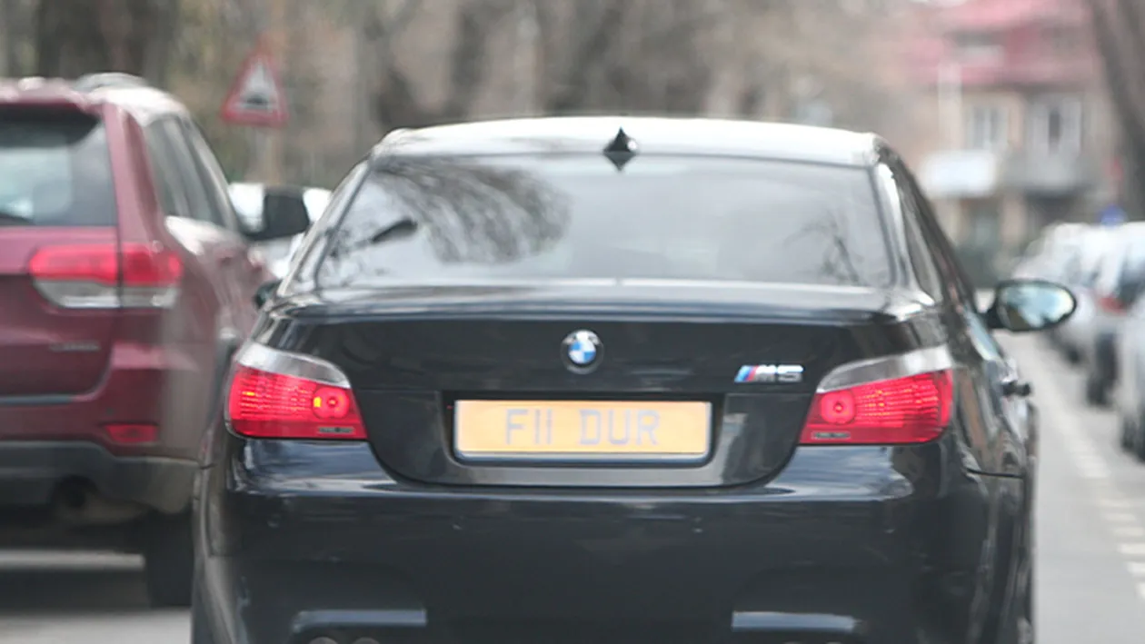 Cum şi-a înmatriculat un român din Anglia maşina! Bucureştenii l-au arătat cu degetul pe stradă!