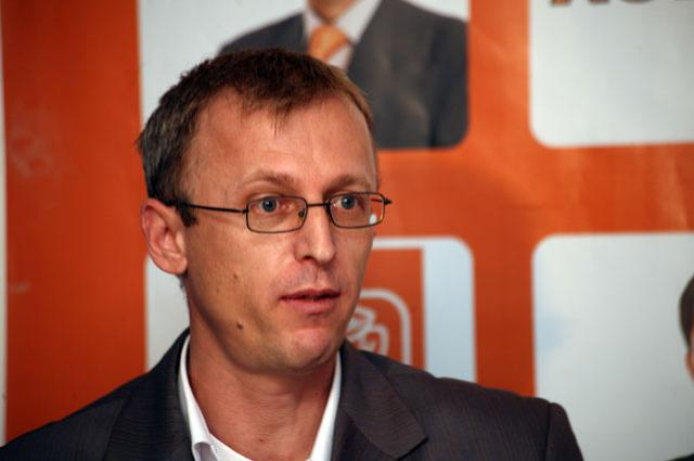 Politicianul milionar s-a despărțit cu scandal de soție