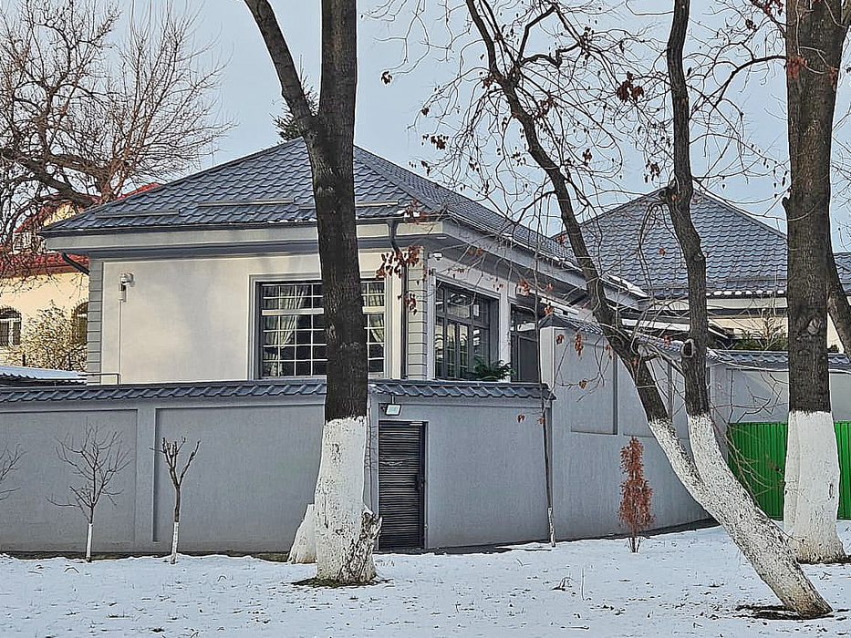 Terenul pe care este construită casa are 2000 mp