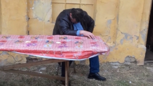 Directorul unui liceu din Calafat, acuzat că bea alcool în școală. Cum a fost filmat și ce spune în apărarea lui - VIDEO