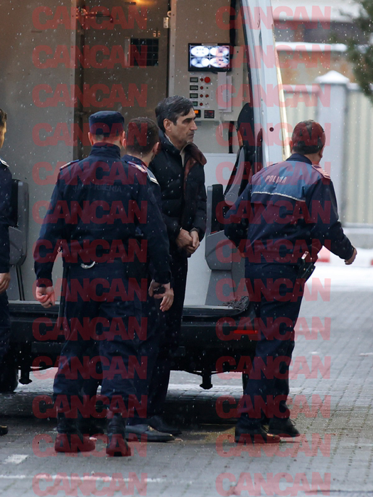 Victor Pițurcă a fost adus la audieri, încătușat. Sursă: CANCAN.RO