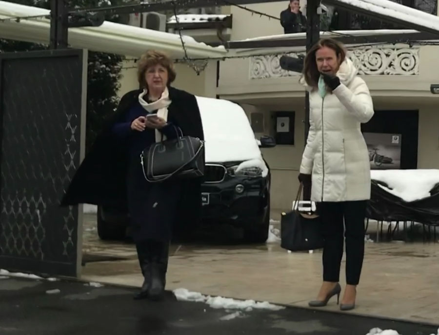 Christina Verchere și Mariana Gheorghe au fost lăsate să aștepte în frig, după ce au luat masa la un restaurant