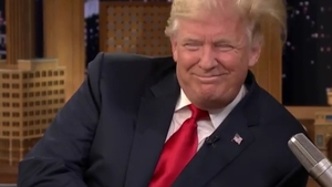 VIDEO! Părul lui Donald Trump, ciufulit în direct la o emisiune!