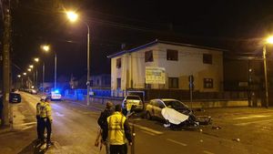 Accident de circulație în Sibiu. Două persoane rănite au fost transportate la spital
