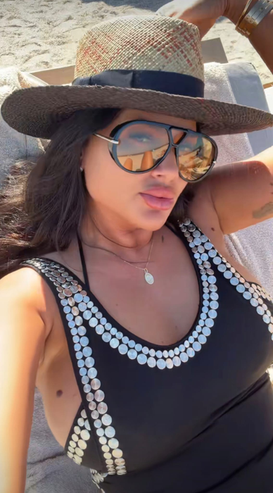 Roxana Dobre a atras toate privirile la plajă. Cum s-a afișat soția lui Florin Salam