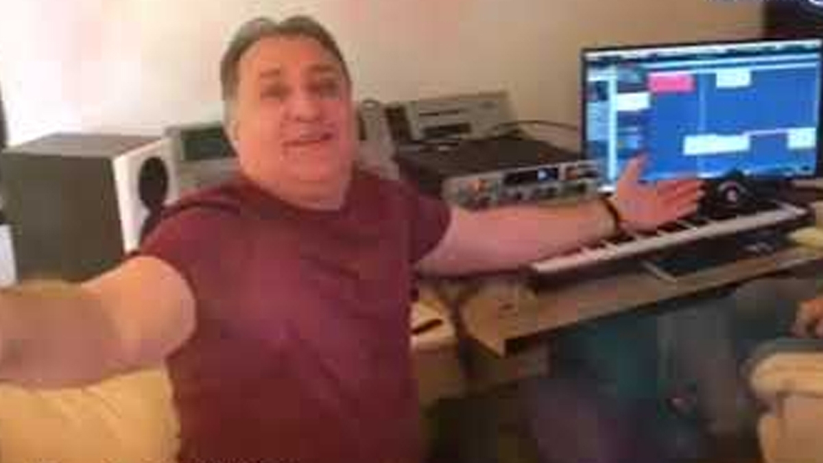 Fără număr! Vali Vijelie a dat lovitura în pandemie. Câți lei primește pentru o dedicație online