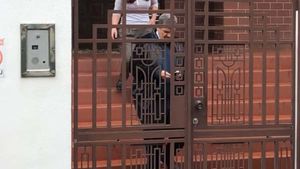 EXCLUSIV. Am aflat ce a făcut celebrul prezentator TV în primele 24 de ore de libertate. Dan Diaconescu s-a ”baricadat” în casă şi…
