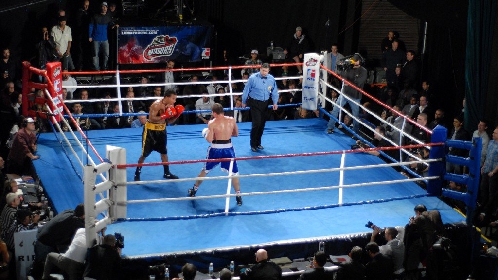 Scene uluitoare în ring! Un boxer și-a lovit antrenorul de mai multe ori VIDEO