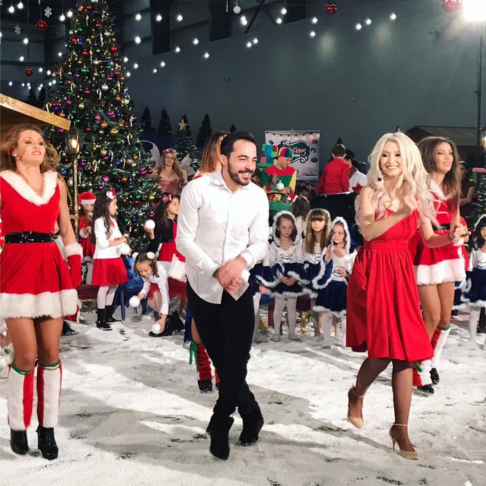 ANDREEA BĂLAN s-a distrat pe cinste şi-a arătat tuturor imaginile. S-a îmbrăcat în crăciuniţă, iar apoi…