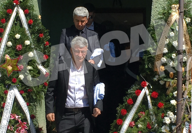 Primele imagini cu D.D. la înmormântarea tatălui (LIVE)