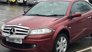 Un șofer și-a ”deghizat” mașina de 1000 de lire într-un Mercedes