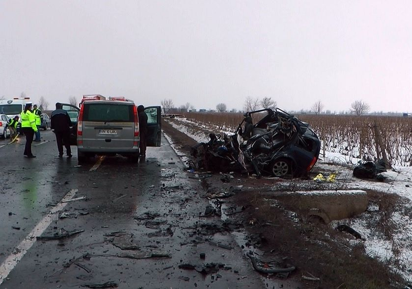Cutremurător. Un bărbat s-a sinucis după ce și-a înjunghiat soția. S-a urcat la volan, a intrat pe contrasens și…