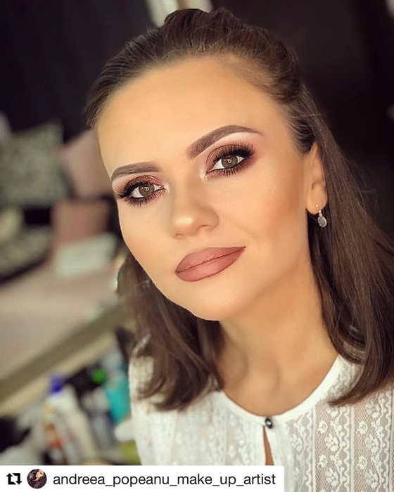 Cristina Șișcanu, criticată după ce a purtat o rochie cu un decoleu generos: “Faci ce faci şi arăţi părţile ruşinoase!”