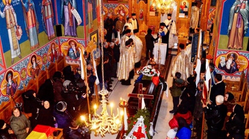 Românul ucis cu pietre în Suedia a fost îngropat în pământul natal. Cine a fost prezent la înmomântare