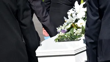 O femeie și-a scris în testament că familia nu are voie să participe la înmormântarea ei
