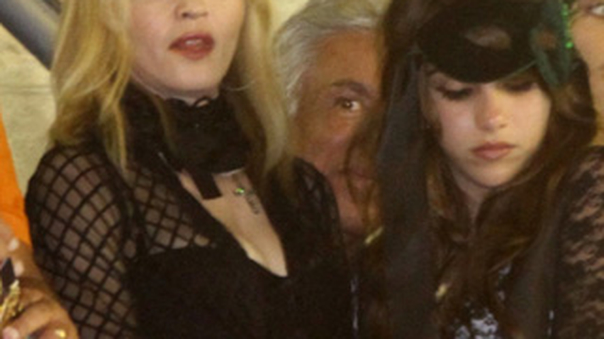 Madonna si fiica ei vor lansa o linie vestimentara pentru copii!