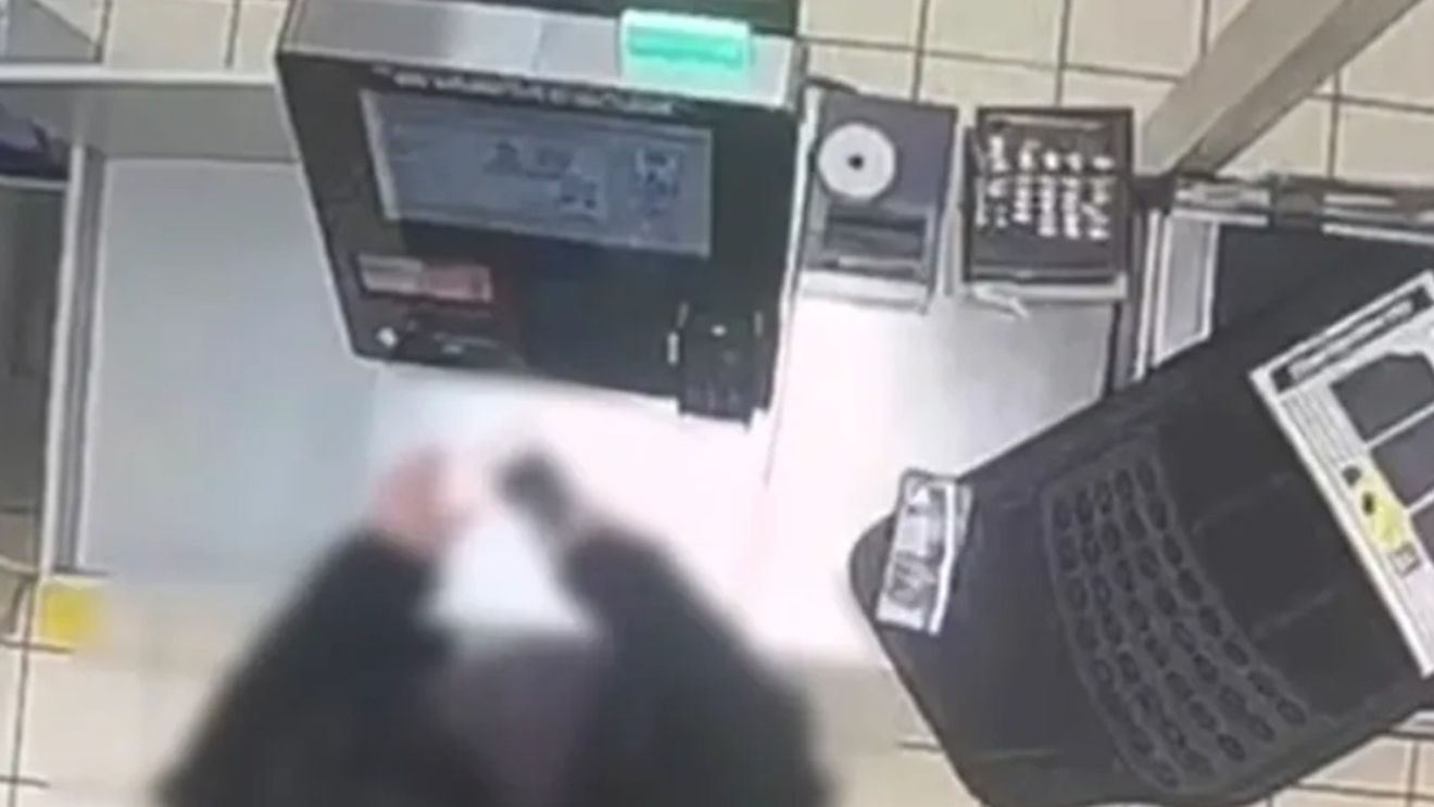 Ce „uită” românii să plătească la casele self-pay. Produsele care se fură cel mai des