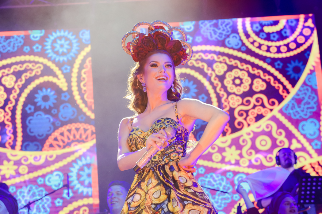 Elena Gheorghe, mărturii în lacrimi în fața a peste 4.000 de oameni. Imagini senzaționale de la show-ul cu muzică armânească