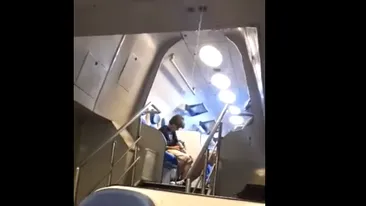 Turiștii dintr-un tren CFR au trăit clipe de groază! Una dintre toalete s-a defectat, iar pasagerii au fost împroșcați cu dejecții