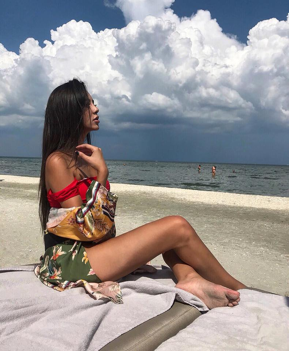 Iubita lui Cătălin Botezatu, fără lenjerie intimă la mare. Cum a fost fotografiată Monica Hill