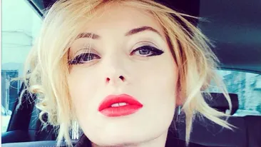 Delia a renuntat la blondul care a consacrat-o! Cum ii sta vedetei cu parul saten, vopsit in doua culori