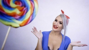 O mai țineți minte pe Maria Secrieriu, cea mai sexy concurentă de la MasterChef? A fost acuzată că a făcut videochat, dar acum e mamă-model