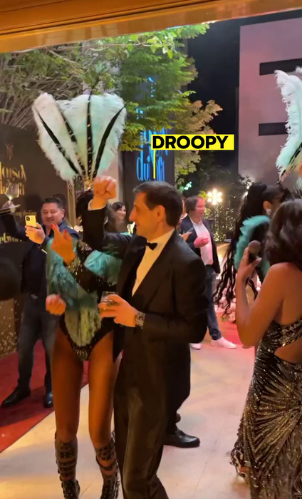Droopy a renunțat la ”Prințesa ochelarilor” și se pregătește de marea petrecere de ziua lui